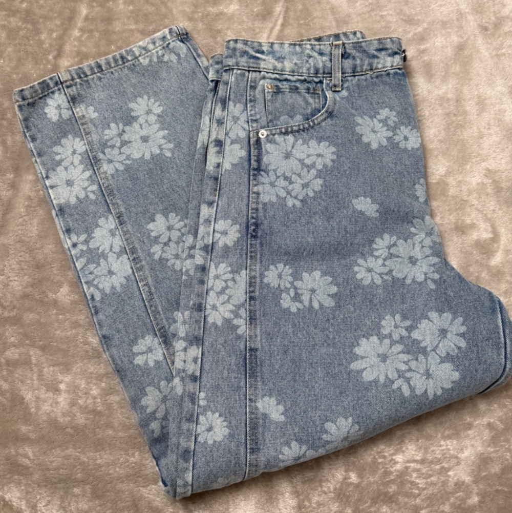 Blu Pepper Daisy Print Floral Barrel Leg Blue Jeans Womens Size L NWT